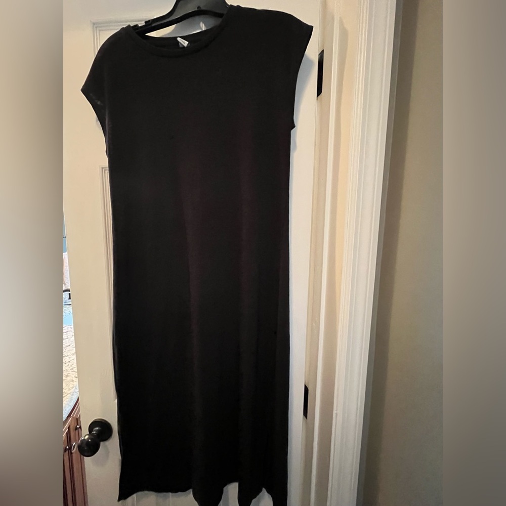 Size small black T shirt midi dress